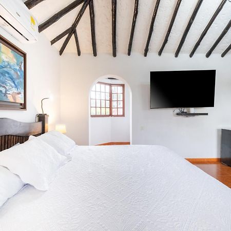 Hotel Chalet El Castillo By Majuva El Edén エクステリア 写真