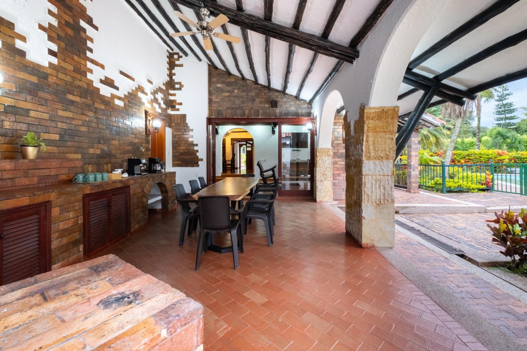 Hotel Chalet El Castillo By Majuva El Edén エクステリア 写真
